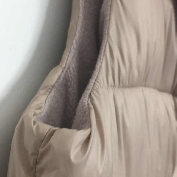 Ladies Old Navy puffy vest - Picture 4 of 9